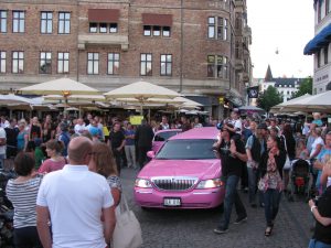 pink limousine lilla torg malmö
