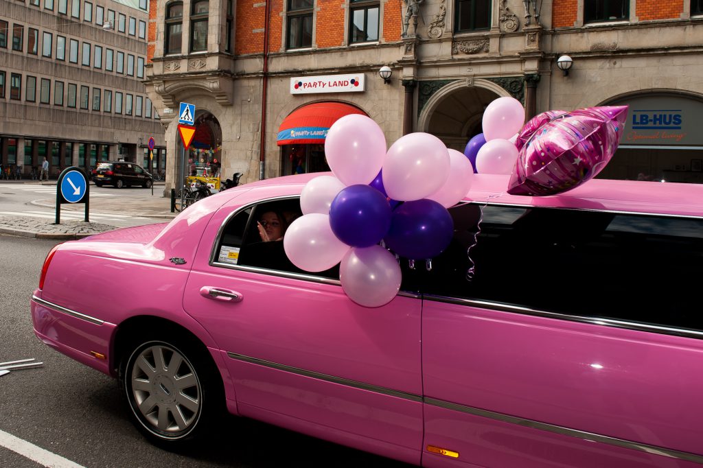 Sweet Sixteen Limousine 